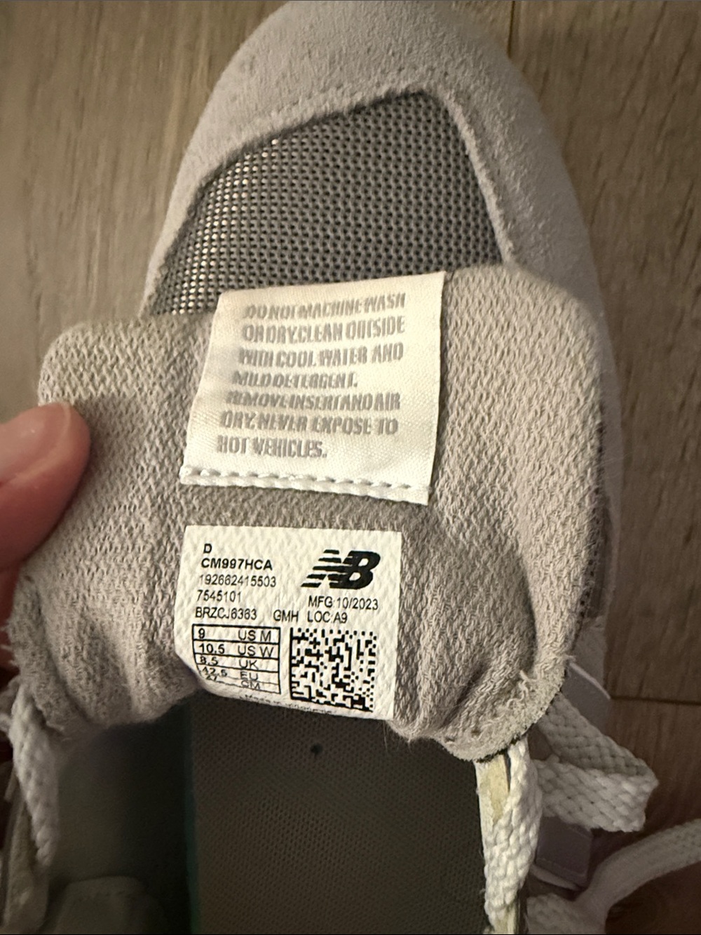 New Balance 997H Light Grey Mesh and Suede Sneakers - Picture 7 of 7